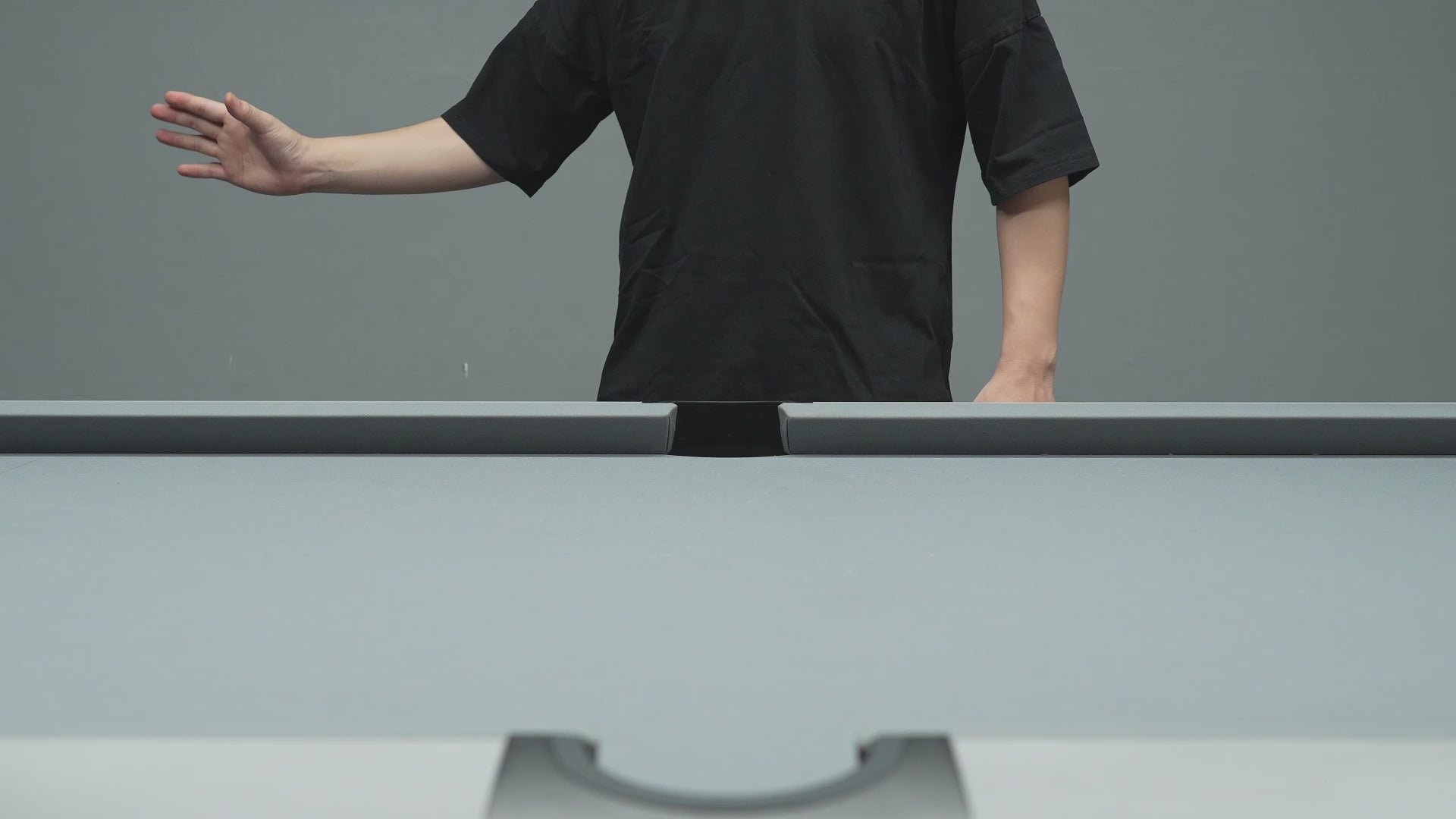 Load video: EVO CROWN POOL CUE - MONARCH BLADE - LEATHER WRAP