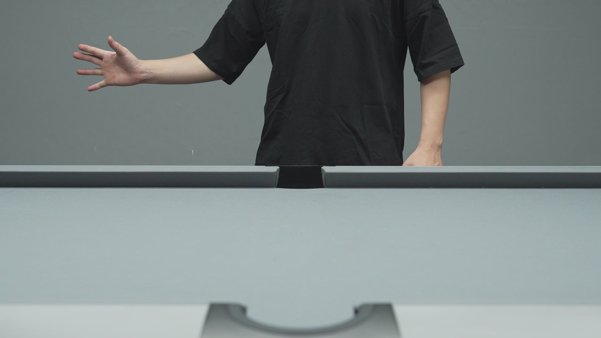 Load video: EVO LUNA POOL CUE - GOLDEN CREST - LEATHER WRAP